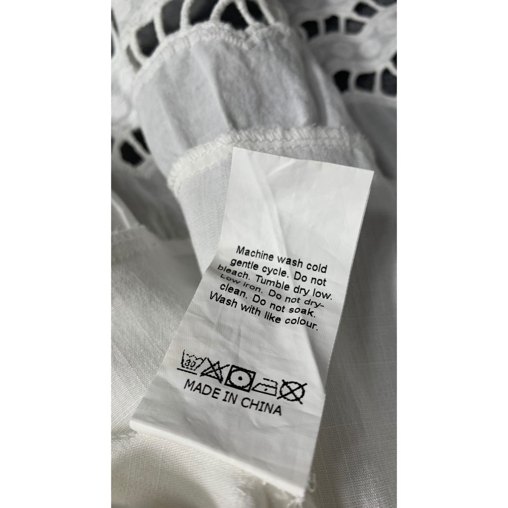 White Eyelet Lace Ruffle Hem Blouse 3/4 Sleeve Button Up Top Sz Medium - Picture 7 of 9